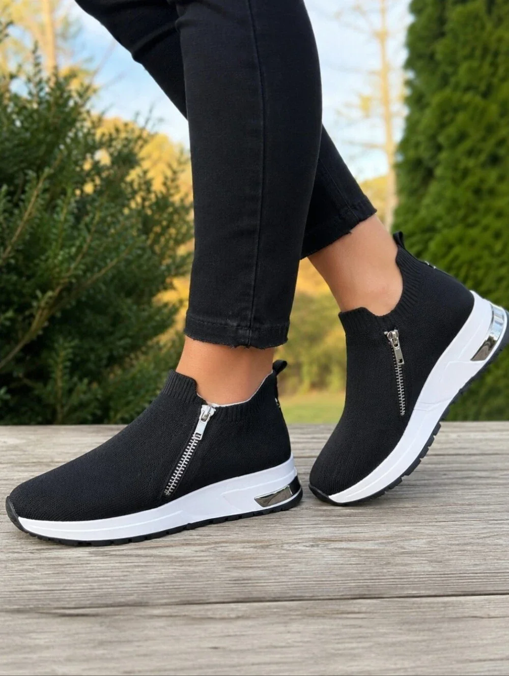 Steve Madden Omah Y2K Athleisure Minimalist Revival Chrome Heel Sneaker 7.5M